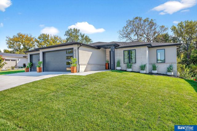 6255 Carveth Drive, Lincoln, NE 68516