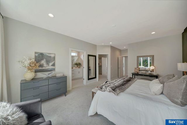 6255 Carveth Drive, Lincoln, NE 68516