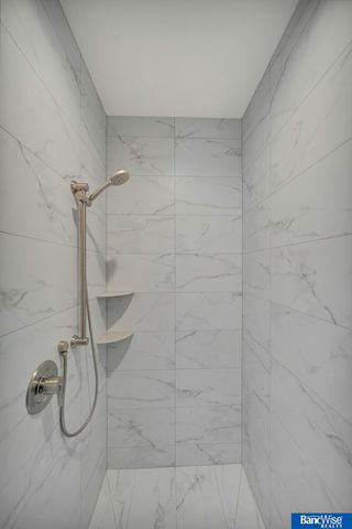 6255 Carveth Drive, Lincoln, NE 68516