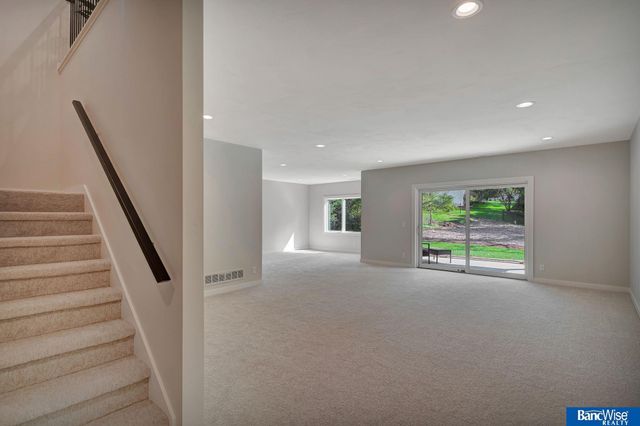 6255 Carveth Drive, Lincoln, NE 68516