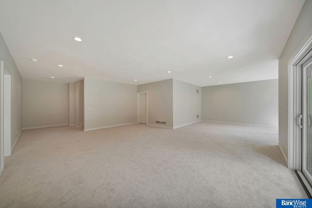 6255 Carveth Drive, Lincoln, NE 68516