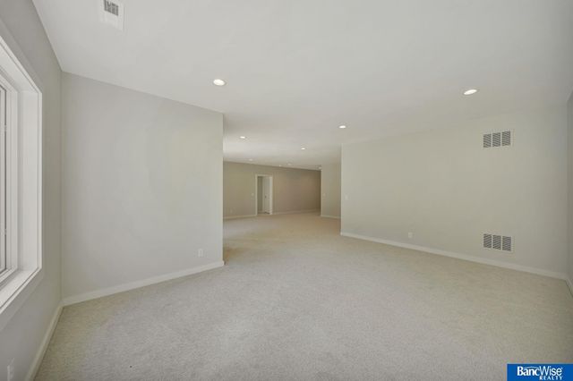 6255 Carveth Drive, Lincoln, NE 68516