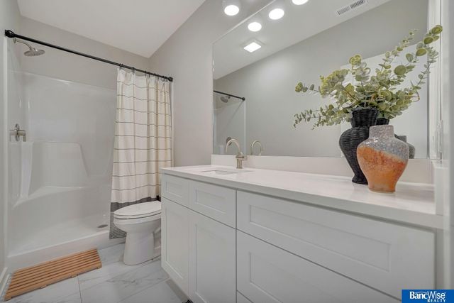 6255 Carveth Drive, Lincoln, NE 68516