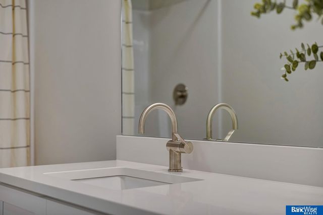 6255 Carveth Drive, Lincoln, NE 68516