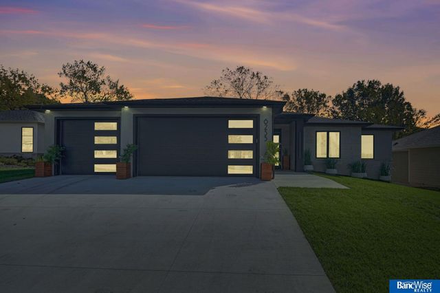 6255 Carveth Drive, Lincoln, NE 68516