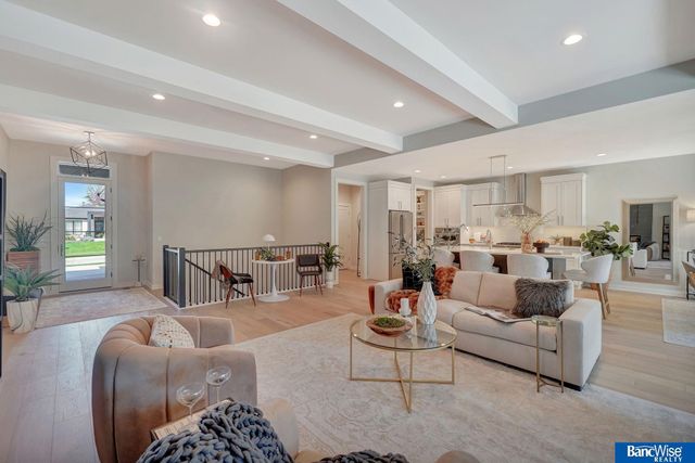 6255 Carveth Drive, Lincoln, NE 68516