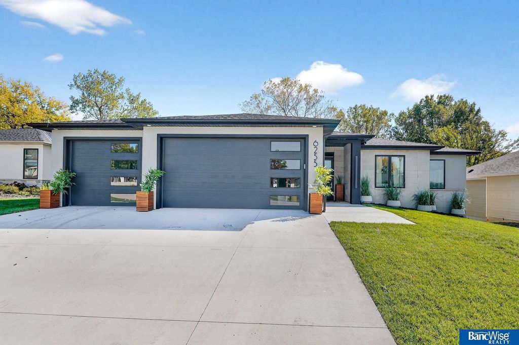 6255 Carveth Drive, Lincoln, NE 68516