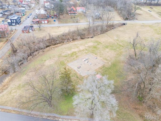 399 N 4th Street, Ste Genevieve, MO 63670