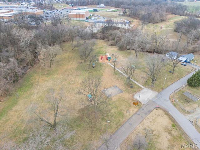 399 N 4th Street, Ste Genevieve, MO 63670