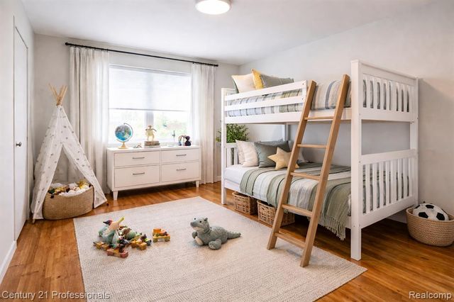 30604 Ann Arbor Trail, Westland, MI 48185