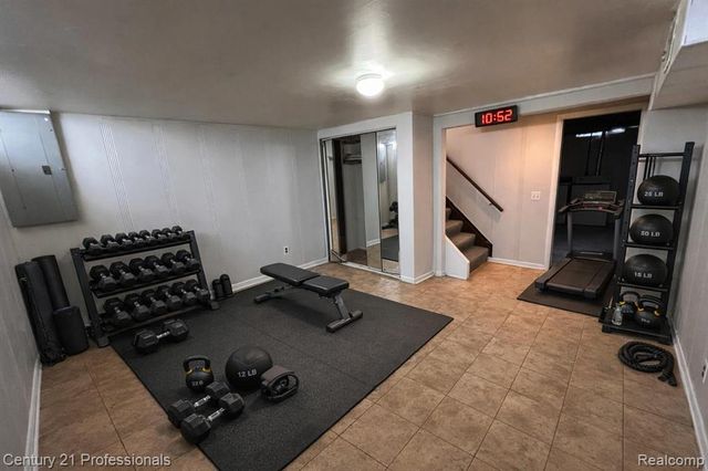 30604 Ann Arbor Trail, Westland, MI 48185