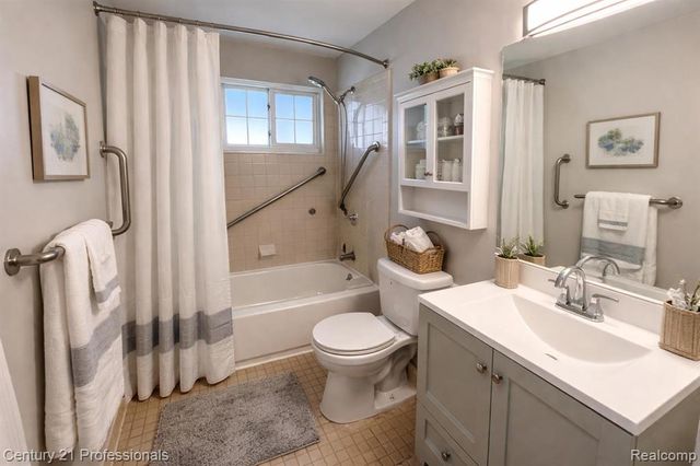 30604 Ann Arbor Trail, Westland, MI 48185