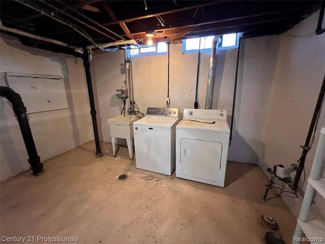 30604 Ann Arbor Trail, Westland, MI 48185