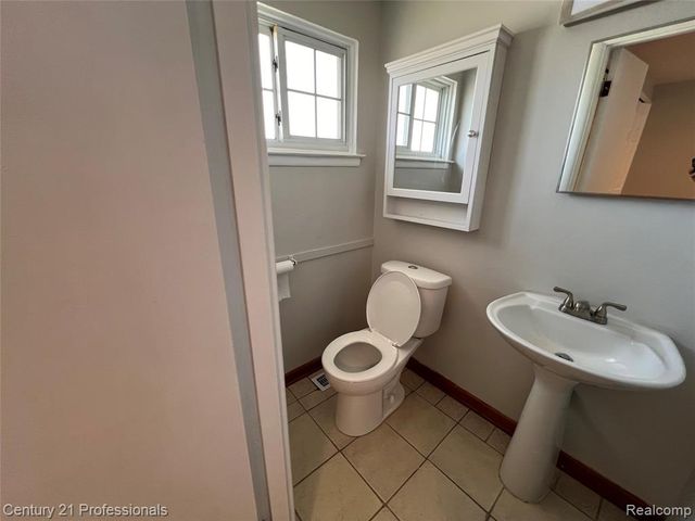 30604 Ann Arbor Trail, Westland, MI 48185