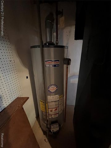 30604 Ann Arbor Trail, Westland, MI 48185