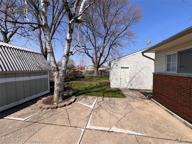 30604 Ann Arbor Trail, Westland, MI 48185