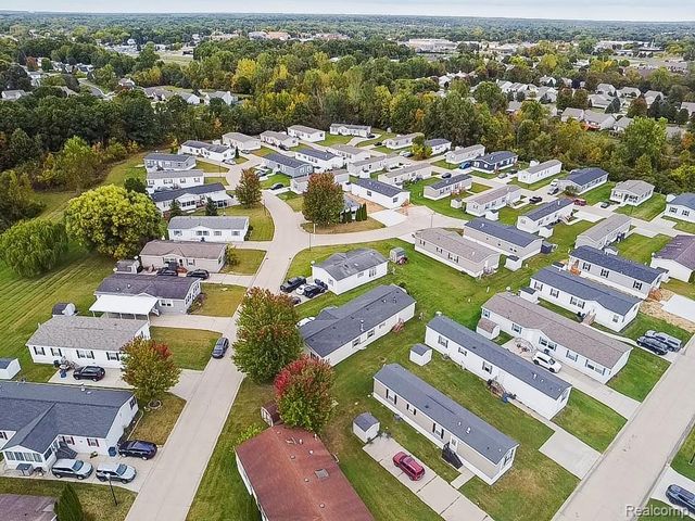 417 Saddle Trail, Grand Blanc, MI 48439