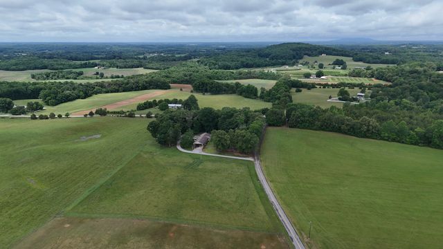 2465 Bybee Chapel Rd, Rock Island, TN 38581