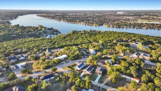 1106 Scenic Drive, Granbury, TX 76048