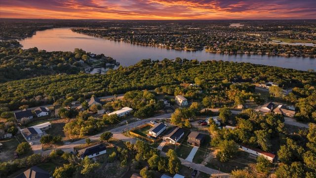 1106 Scenic Drive, Granbury, TX 76048