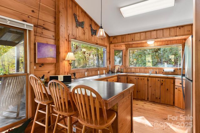 121 Pairofdice Way, Lake Lure, NC 28746