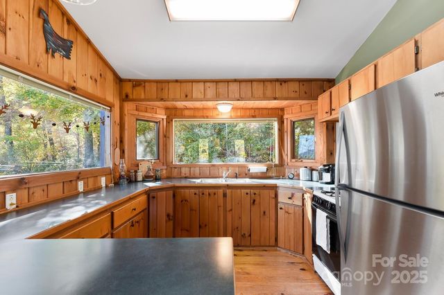 121 Pairofdice Way, Lake Lure, NC 28746