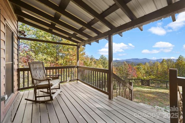 121 Pairofdice Way, Lake Lure, NC 28746