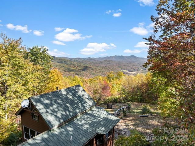 121 Pairofdice Way, Lake Lure, NC 28746