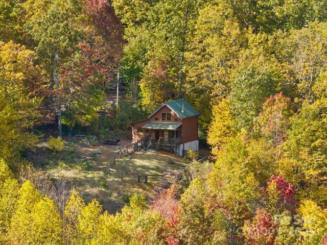 121 Pairofdice Way, Lake Lure, NC 28746