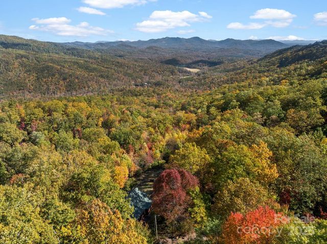 121 Pairofdice Way, Lake Lure, NC 28746