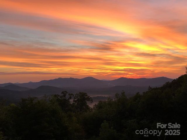 121 Pairofdice Way, Lake Lure, NC 28746