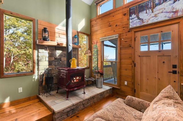 121 Pairofdice Way, Lake Lure, NC 28746