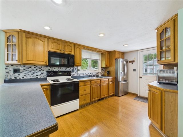 13 Thrush Ave, Plymouth, MA 02360