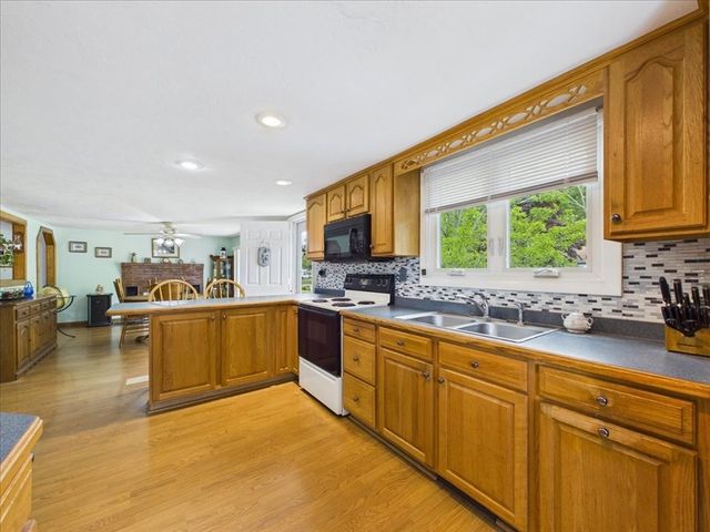 13 Thrush Ave, Plymouth, MA 02360