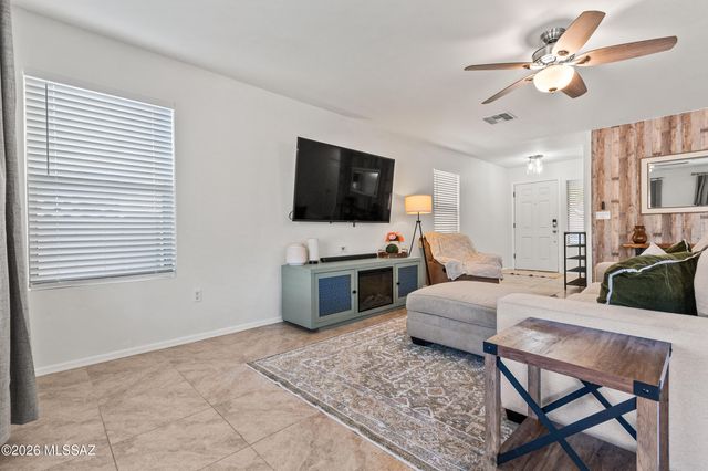 860 W Placita El Cauce Rico, Green Valley, AZ 85614