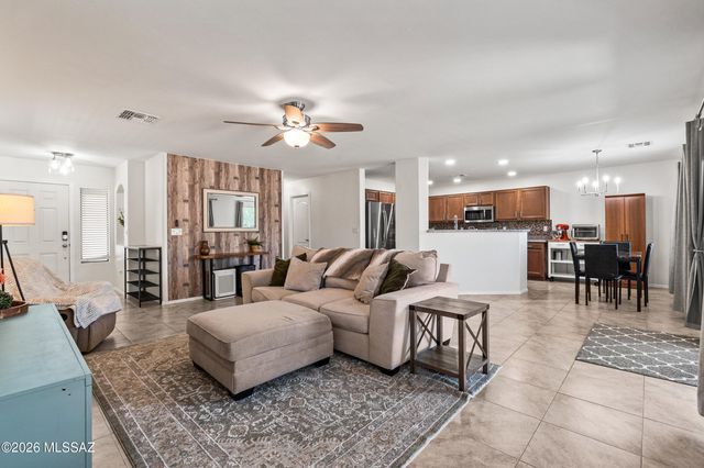 860 W Placita El Cauce Rico, Green Valley, AZ 85614
