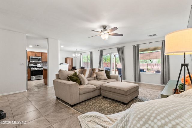 860 W Placita El Cauce Rico, Green Valley, AZ 85614