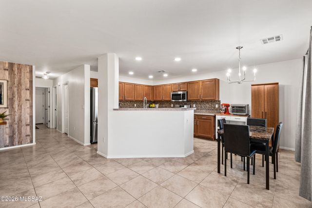 860 W Placita El Cauce Rico, Green Valley, AZ 85614