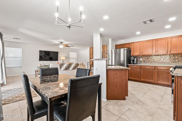 860 W Placita El Cauce Rico, Green Valley, AZ 85614