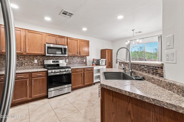 860 W Placita El Cauce Rico, Green Valley, AZ 85614