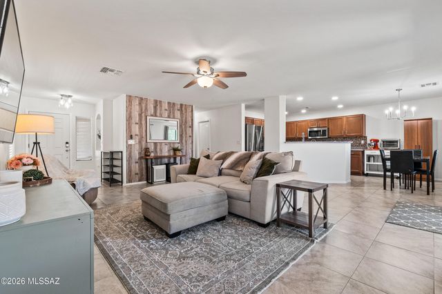860 W Placita El Cauce Rico, Green Valley, AZ 85614
