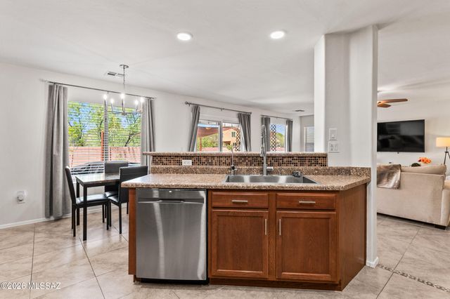 860 W Placita El Cauce Rico, Green Valley, AZ 85614