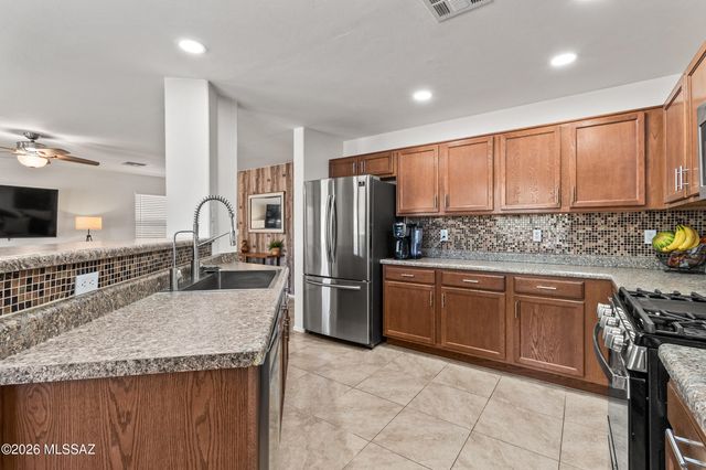 860 W Placita El Cauce Rico, Green Valley, AZ 85614