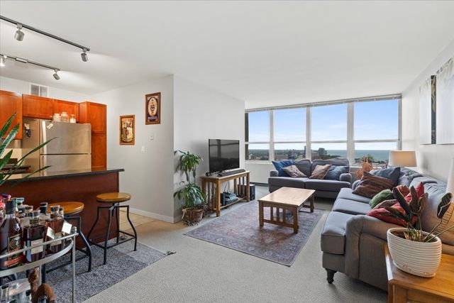 655 W Irving Park Road 4212, Chicago, IL 60613