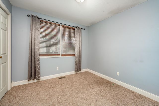 3 Son Ct, Valley Center, KS 67147