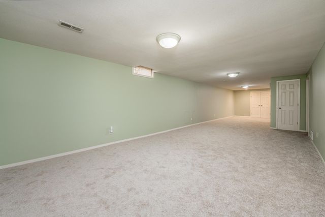 3 Son Ct, Valley Center, KS 67147