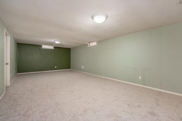 3 Son Ct, Valley Center, KS 67147