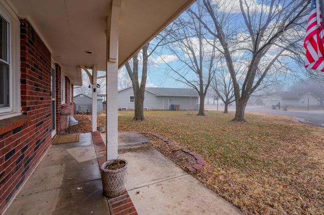 3 Son Ct, Valley Center, KS 67147