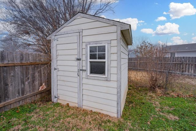 3 Son Ct, Valley Center, KS 67147