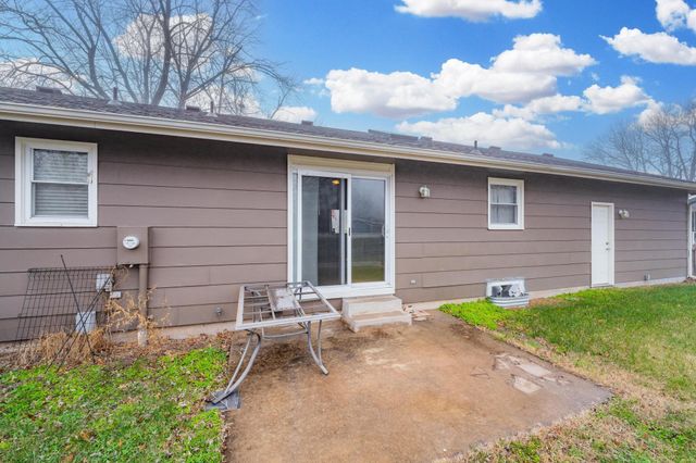 3 Son Ct, Valley Center, KS 67147